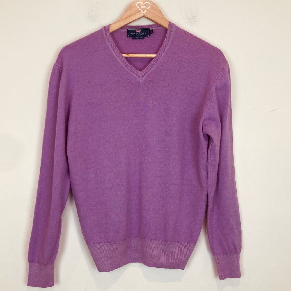 Vineyard Vines made in Italy pale purple merino wool fine knit v-neck sweater. M
